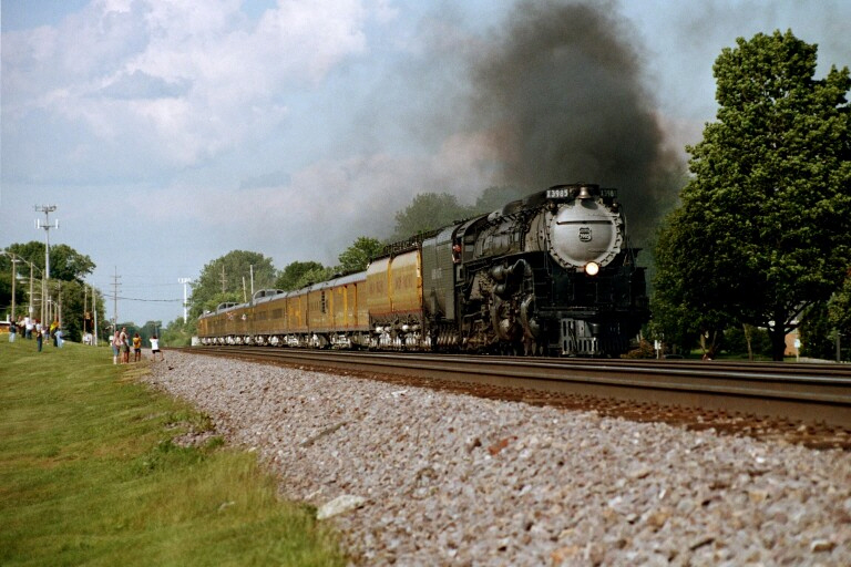 Union Pacific 3985 at Lombard, IL