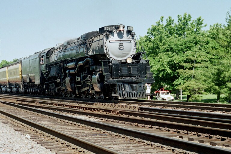 Union Pacific 3985 at Elmhurst, IL