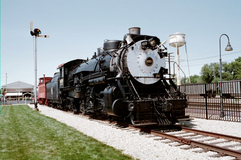 CB&Q 4978 at Mendota, IL