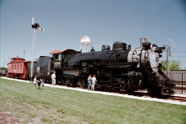 CB&Q 4978 at Mendota, IL