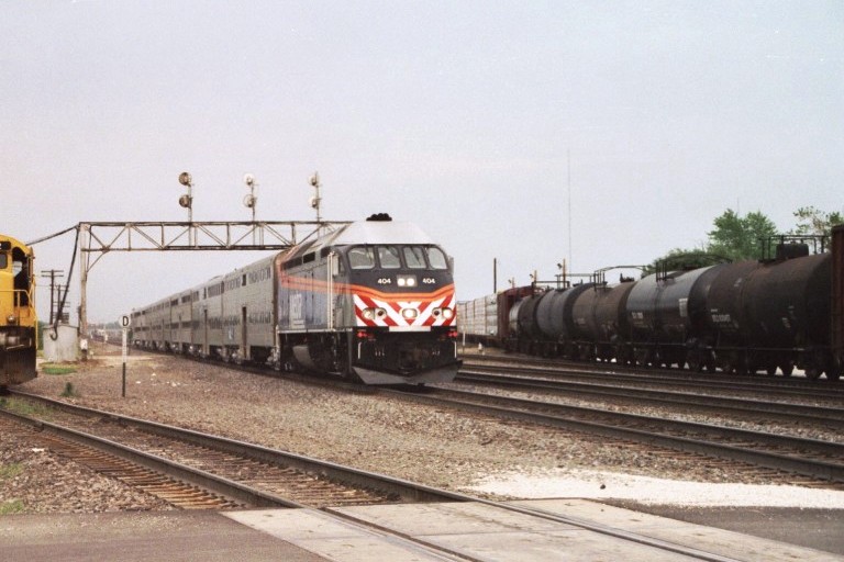 Metra 404 at Eola, IL