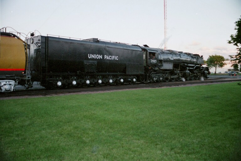 Union Pacific 3985 at West Chicago, IL
