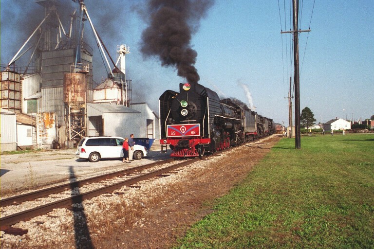 QJ 6988 at Geneseo, IL