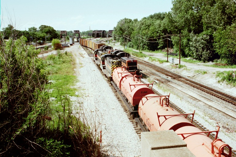Indiana Harbor Belt meets Iowa Interstate at Blue Island, IL